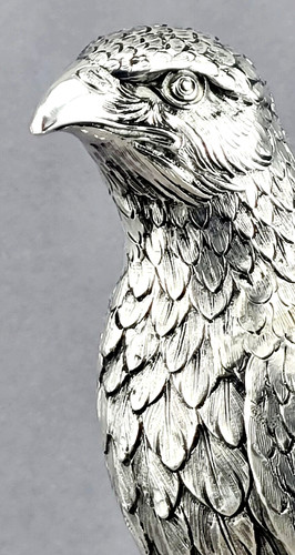 Bedeutende skulptur falke - bedeutende,